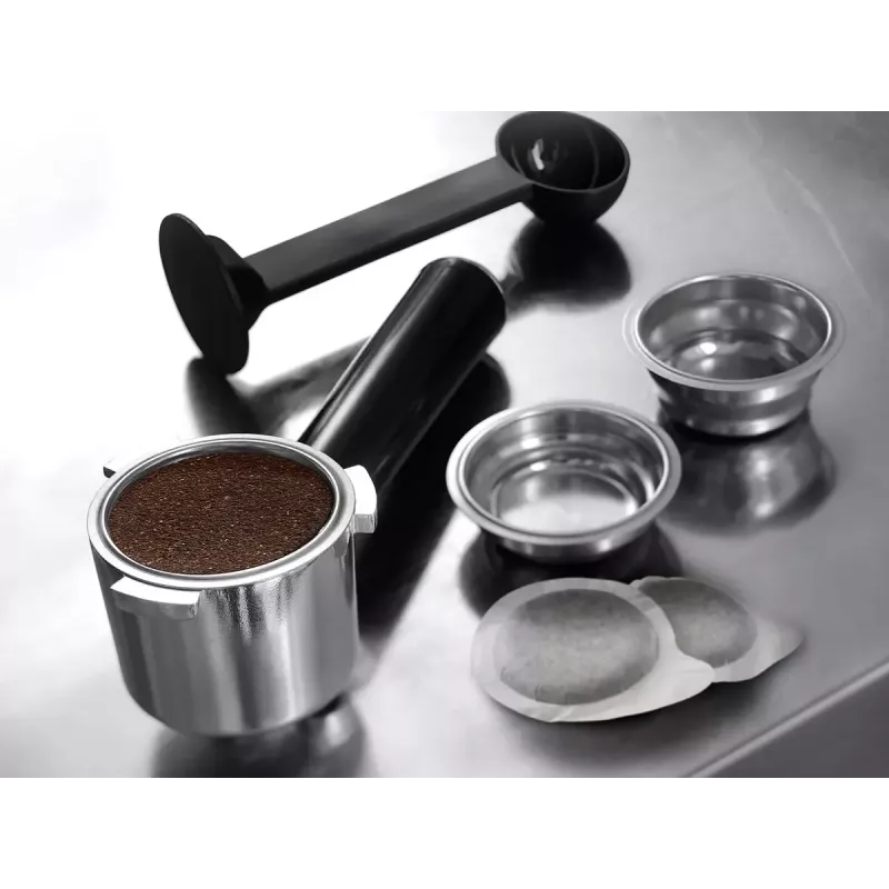 De’Longhi Dedica Style EC 685.BK daļēji automātiska espresso automāts 1.1 L
