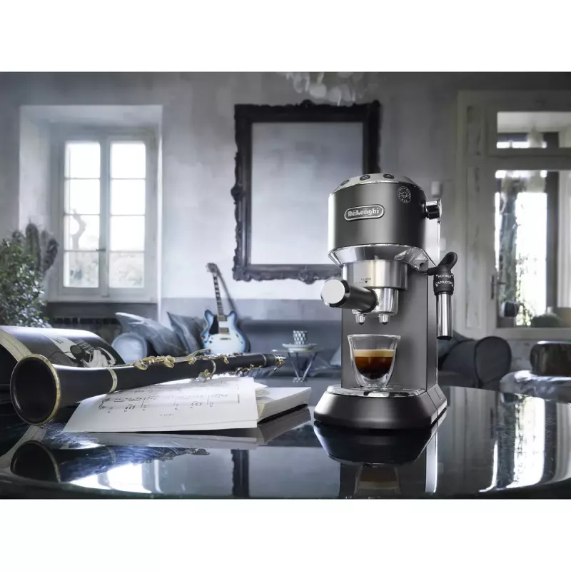De’Longhi Dedica Style EC 685.BK daļēji automātiska espresso automāts 1.1 L