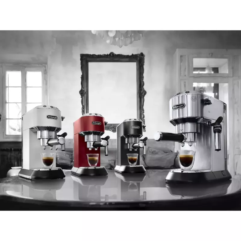 De’Longhi Dedica Style EC 685.BK daļēji automātiska espresso automāts 1.1 L