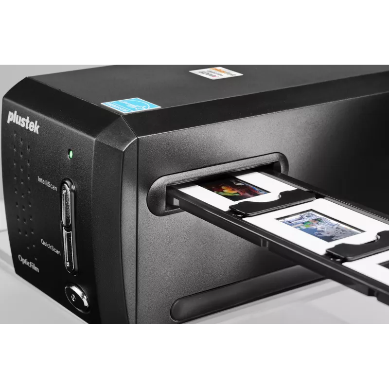 Plustek OpticFilm 8200i SE filmu/slaidu skeneris 7200 x 7200 DPI melns