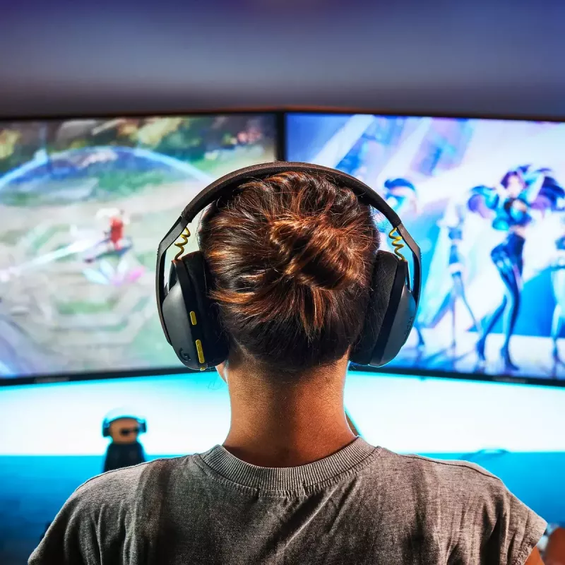 LOGITECH G435 Lightspeed bezvadu spēļu austiņas - Melna
