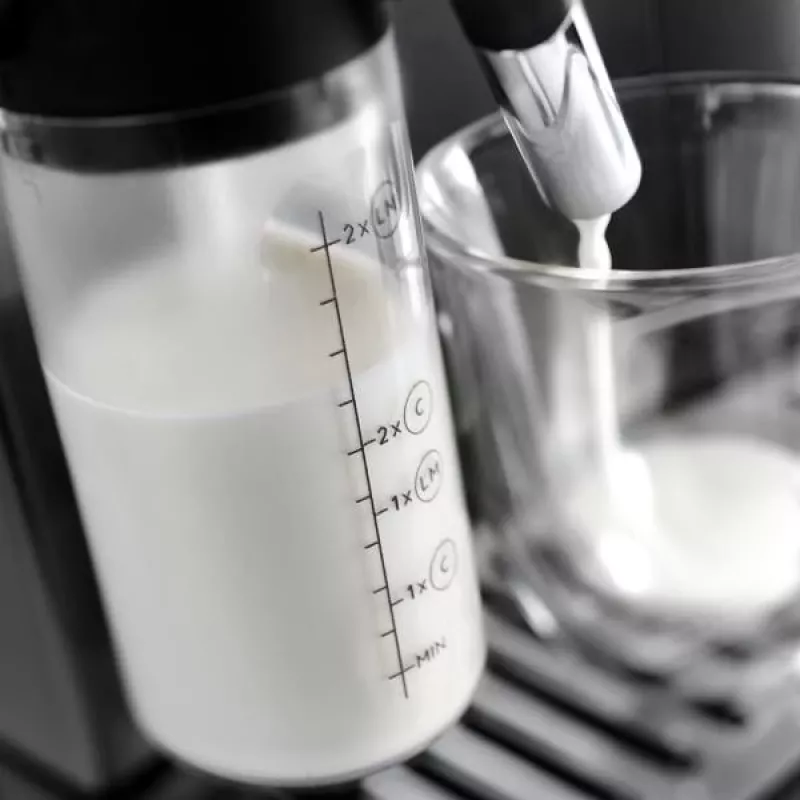 Kafijas automāts De’Longhi Magnifica Evo ECAM290.81.TB — pilnībā automātisks, 1.8 L ūdens tvertne, 250 g pupiņu tvertne, 15 bāri, skārienvadība