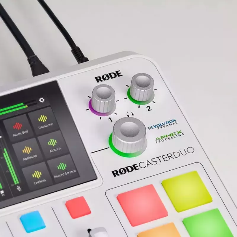 Audio interfeiss Rode RØDECaster Duo balts — 2 kanālu USB podkāstu konsole ar mikseri un priekšpastiprinātājiem