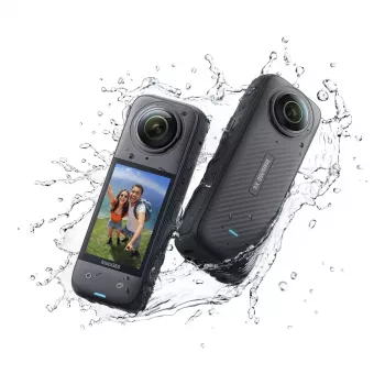 Action kamera Insta360 X4 — 72 MP, 8K (7680×3840) CMOS, 1/2 coll sensora, iebūvēts displejs, Wi‑Fi, 120 kadri/s, MicroSD, 602 g, melna