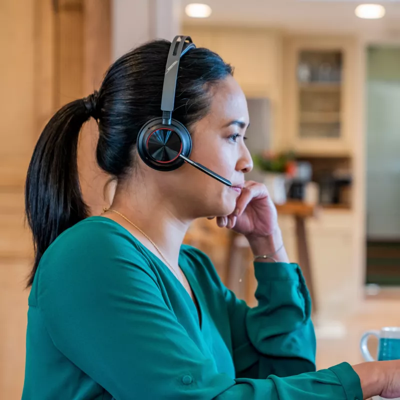 HP Poly Voyager Focus 2 USB-C-C austiņas + USB-C/A adapteris