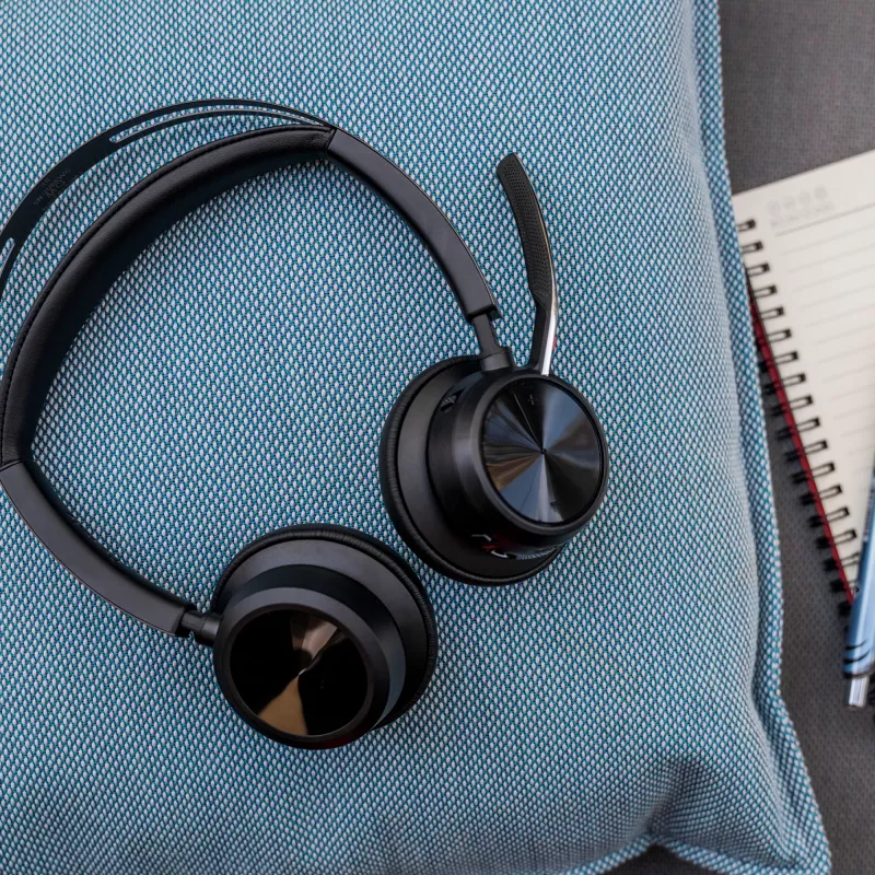 HP Poly Voyager Focus 2 USB-C-C austiņas + USB-C/A adapteris