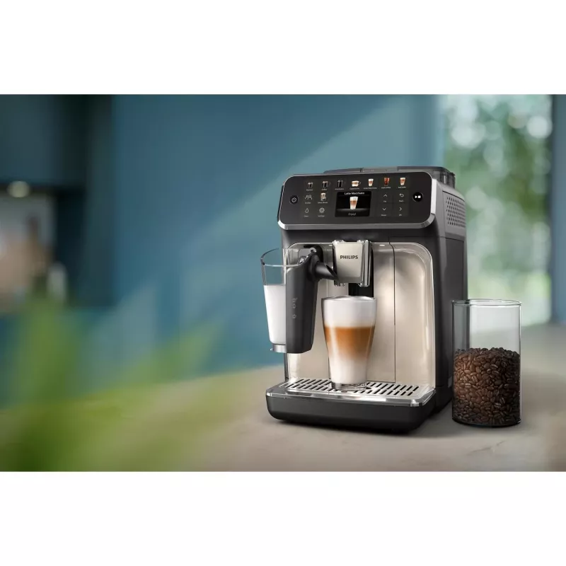 Philips 5500 sērijas EP5547/90 pilnībā automātiska kafijas automāts ar LatteGo, 1.8 L