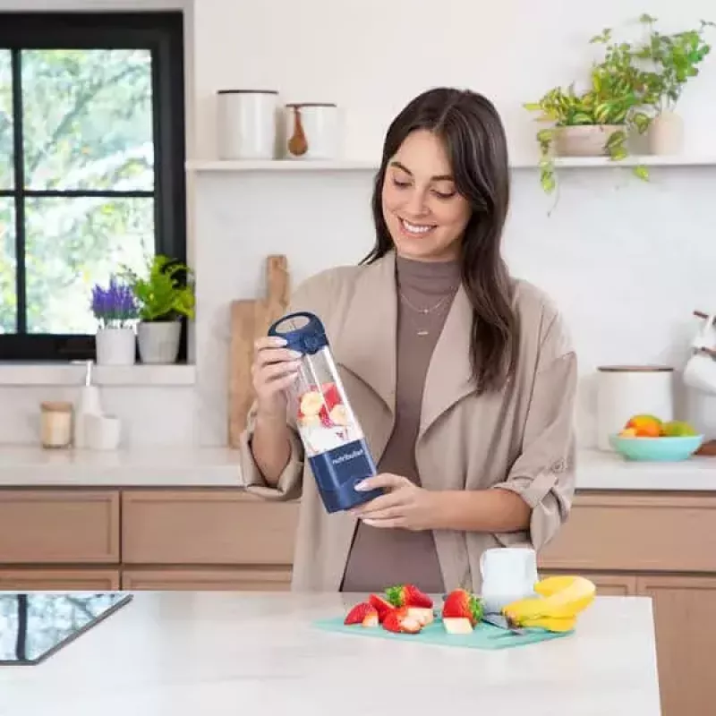 Sporta blenderis NUTRIBULLET Portable 0.475 L, ar akumulatoru, nerūsējošā tērauda asmeņi, Tritan bļoda, tumši zils