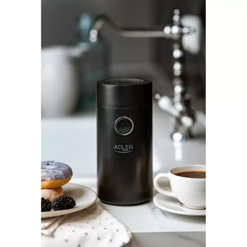 Kafijas dzirnaviņas Adler AD4446BS — 150 W, nerūsējošā tērauda dzirnaviņas, 75 g pupiņu tvertne, melna