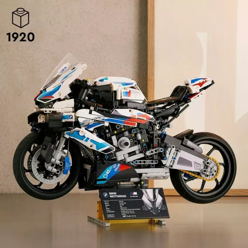 LEGO Technic motocikla modelis BMW M1000RR 42130 ar detalizētu dzinēju un darba balstiekārtu