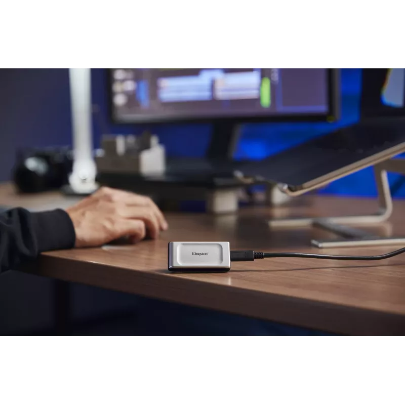 Kingston XS2000 portatīvais SSD, 4 TB, USB-C 3.2 Gen 2x2, 2000 MB/s, melns/sudrabs