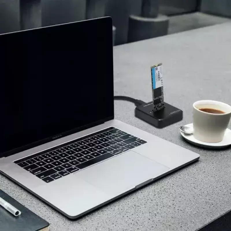SSD korpuss QOLTEC 50313 Melns — M.2 (22×80 / 22×110) PCIe & SATA, USB Type-C (USB 2.0 / 3.2 Gen2)