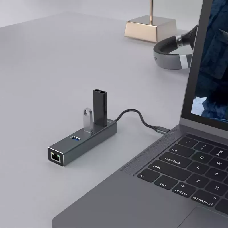 USB-C centrmezgls SAVIO AK-57 ar 3× USB-A, RJ-45 Gigabit Ethernet (5000 Mbit/s), alumīnija pelēks