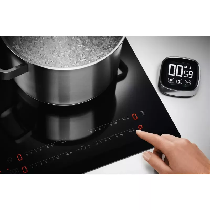 Indukcijas plīts virsma Electrolux LIT30230C — 2 zonu iebūvējama, 29 cm platums, melna, skārienjutīga vadība, 210/145 mm zonas