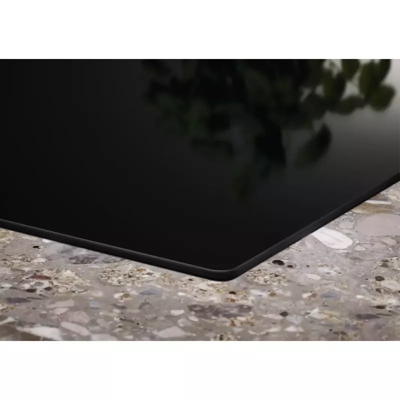 Indukcijas plīts virsma Electrolux LIT30230C — 2 zonu iebūvējama, 29 cm platums, melna, skārienjutīga vadība, 210/145 mm zonas