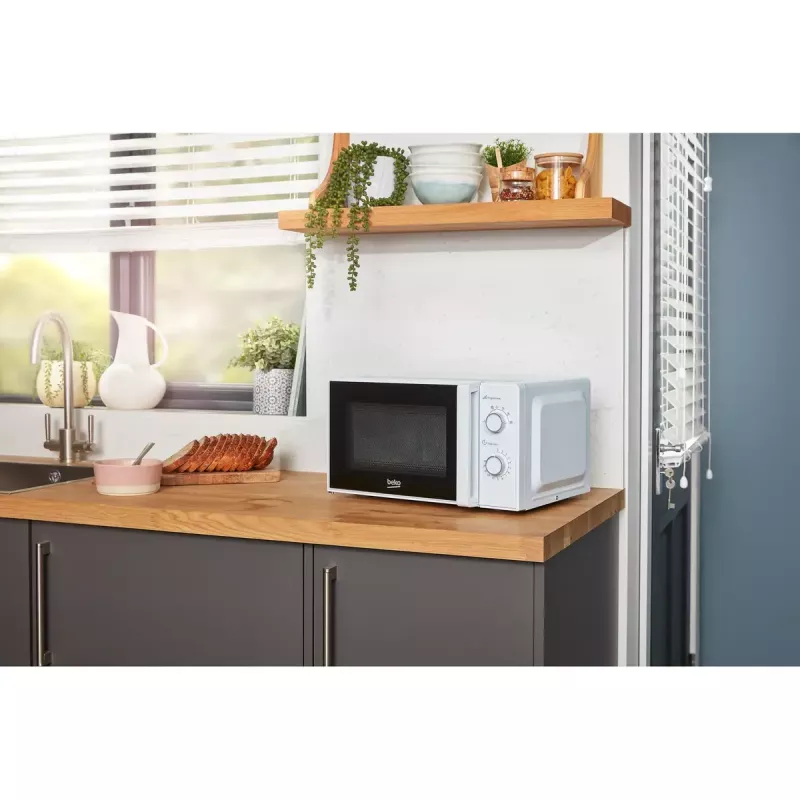 Mikroviļņu krāsns BEKO MOC20100WFB — 700 W, 20 L, 245 mm pagrieziena galds, balta