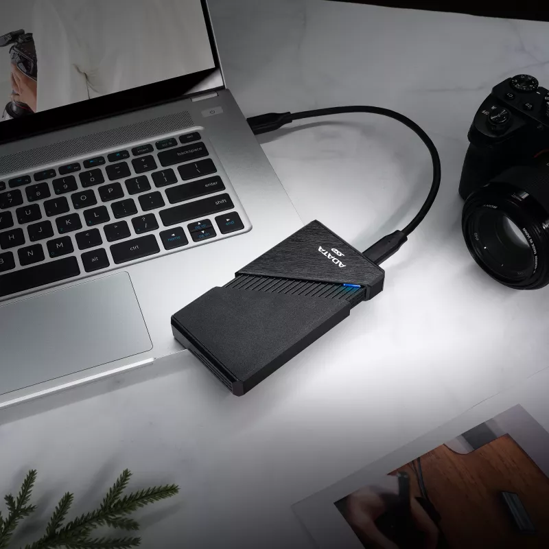 ADATA SE920 4 TB ārējais SSD USB4 Gen 3x2 melns