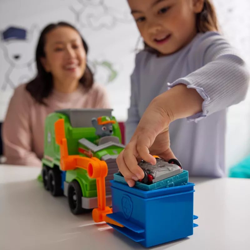 PAW Patrol Crush N’ Roll Recycling Truck ar Rokija figūriņu un pārveidojošu atkritumu mašīnu, rotaļlieta bērniem no 3 gadu vecuma