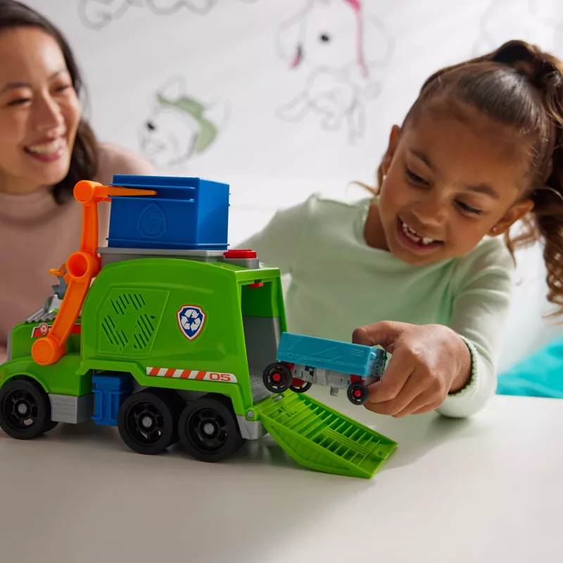 PAW Patrol Crush N’ Roll Recycling Truck ar Rokija figūriņu un pārveidojošu atkritumu mašīnu, rotaļlieta bērniem no 3 gadu vecuma