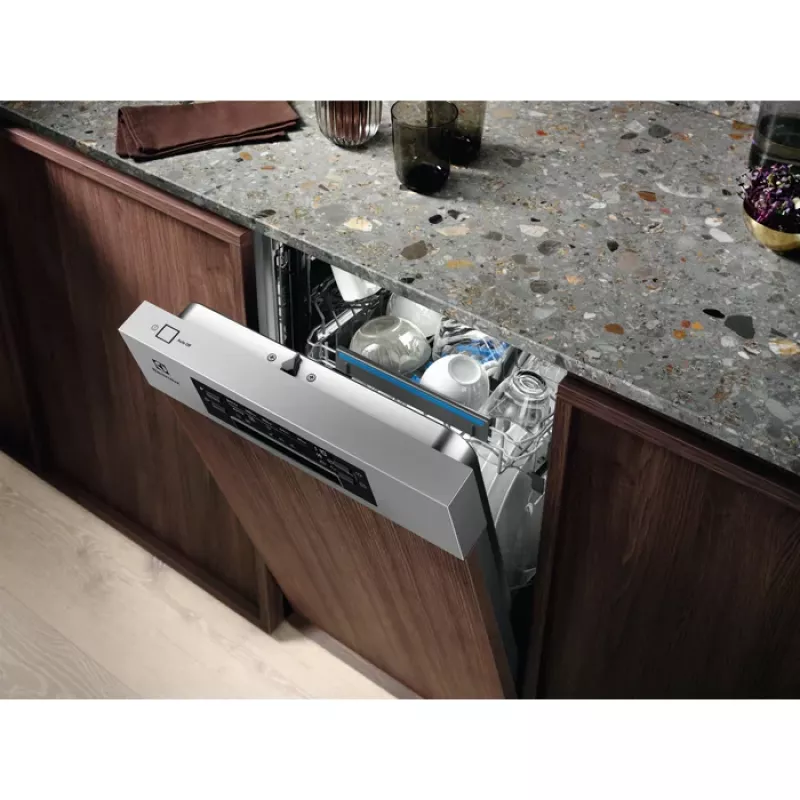 Iebūvējamā trauku mazgājamā mašīna Electrolux EES42210IX 45 cm šaura, 9 komplekti, 44 dB, AirDry, 8 programmas
