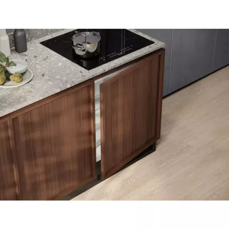 Iebūvējamais kombinētais ledusskapis Electrolux LFB3AE82R — 93 L, 16 L saldētava, skārienvadība, maināmas durvis, balts