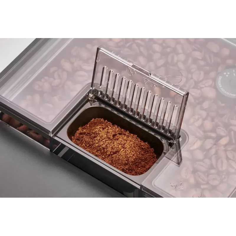 Amica Elegance CM 7011 espresso kafijas aparāts, tērauda dzirnaviņas, integrēta piena putu sistēma