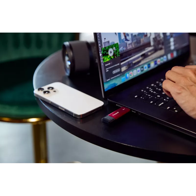Ārējais SSD Kingston 2TB Dual USB-A/USB-C, USB 3.2 Gen 2, 1050 MB/s lasīšana, 950 MB/s rakstīšana, Melns/Sarkans