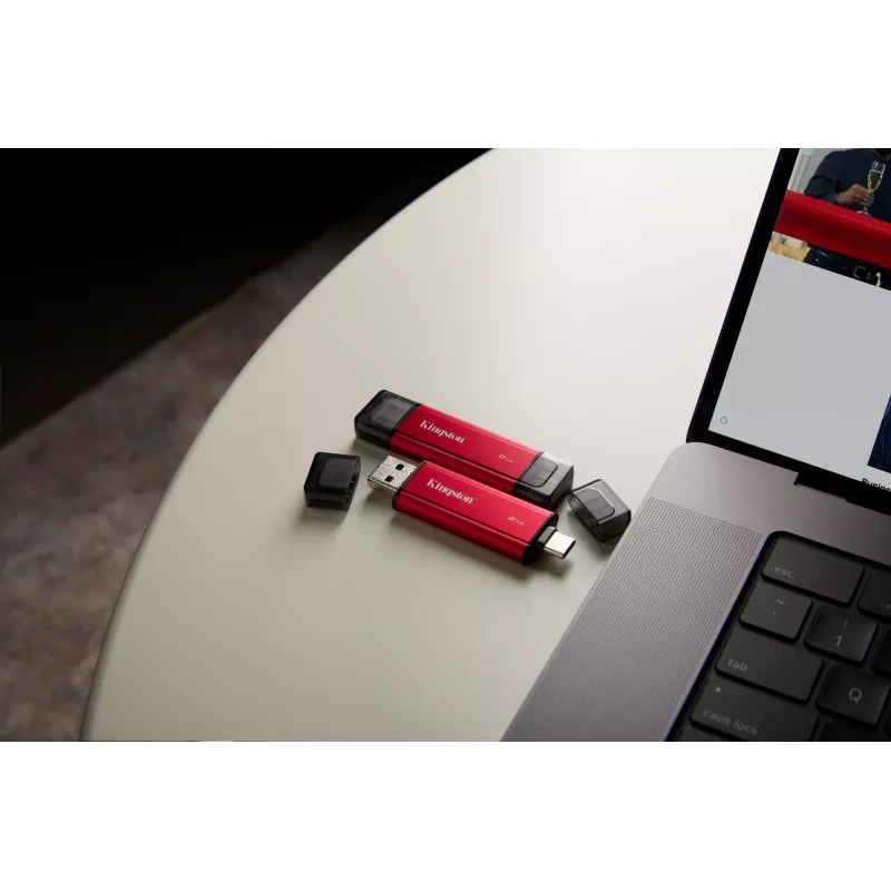 Ārējais SSD Kingston 2TB Dual USB-A/USB-C, USB 3.2 Gen 2, 1050 MB/s lasīšana, 950 MB/s rakstīšana, Melns/Sarkans