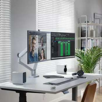ALOGIC Clarity Max Pro monitors - 32 collas - 4K UHD - USB-C ar 65W jaudu un iebūvēta tīmekļa kamera