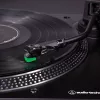Audio-Technica AT-LP120XUSB tiešās piedziņas atskaņotājs (analogais un USB), sudrabots
