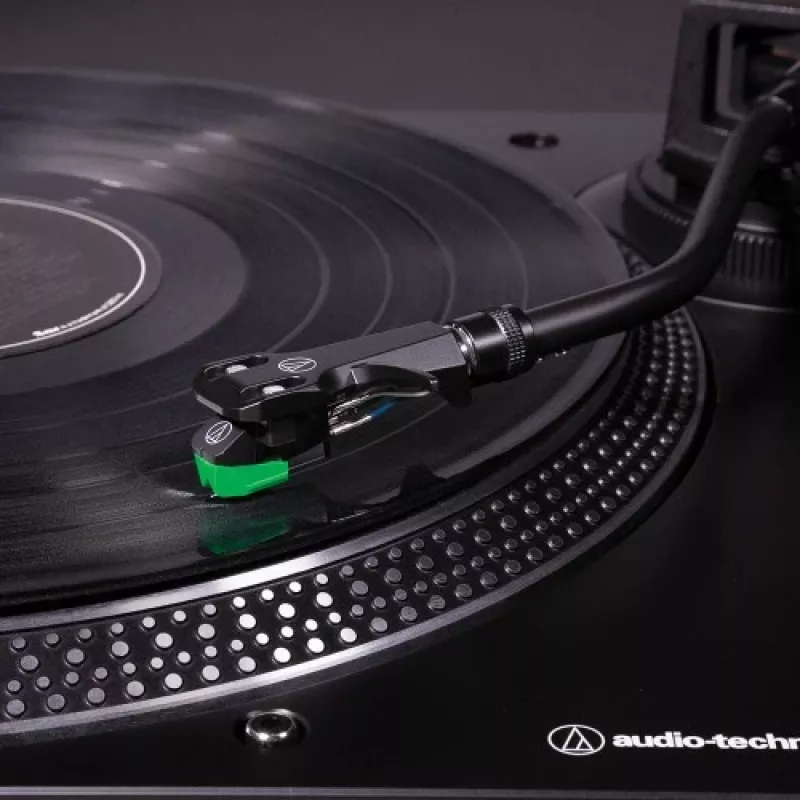 Audio-Technica AT-LP120XUSB tiešās piedziņas atskaņotājs (analogais un USB), sudrabots