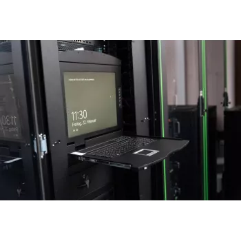 DIGITUS Modularized 43,2 cm (17 collu) TFT konsoles komplekts ar 8 portu KVM, RAL 9005 melns - Qwertzu vācu tastatūra