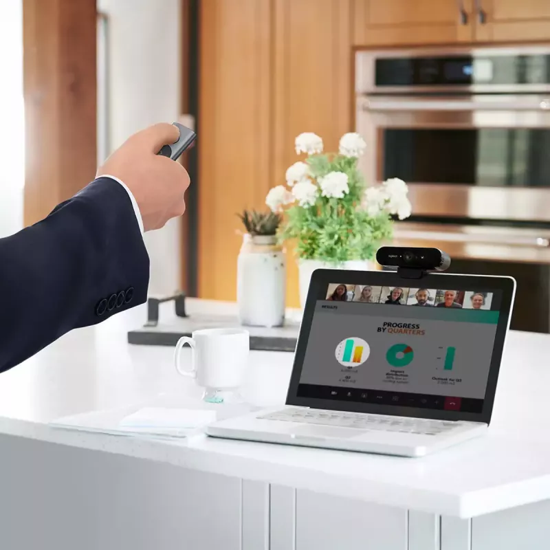 Logitech Spotlight prezentācijas tālvadības pults - Zelts