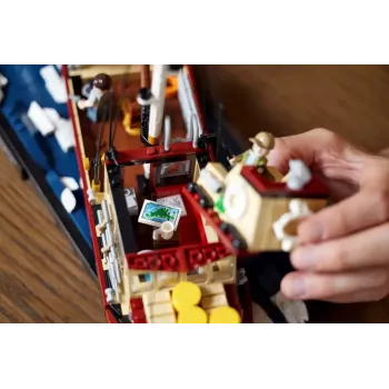 Konstruktors LEGO Ideas 21350 Jaws komplekts — 1497 detaļas, 3 minifigūras, laiva un ikoniskā haizivs, ieteicams 18+