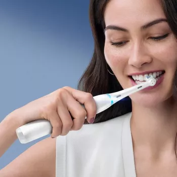 Oral-B iO elektriskā zobu birste pieaugušajiem Rotējoša birste Balta