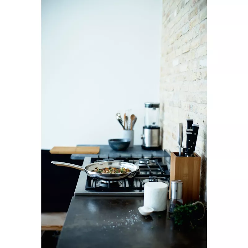 WMF Profi Resist Cepamā panna 28 cm (1756286411) - Melna, Nerūsējošs tērauds, Alumīnijs