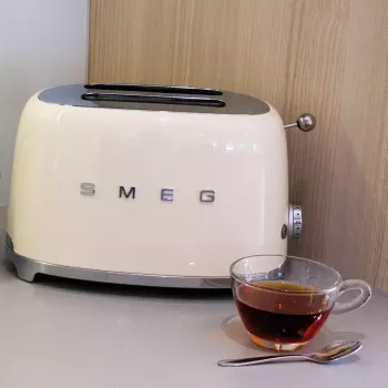 Smeg TSF01CREU grauzdētājs krēmkrāsā 2 šķēlēm