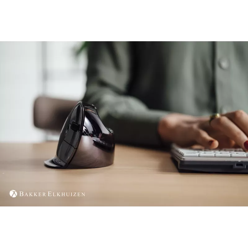 BakkerElkhuizen Evoluent D Medium Wireless, labā roka, vertikāls dizains, lāzers, RF bezvadu, 3200 DPI, Melns