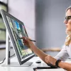 ALOGIC Clarity Max Touch 32C4KPDWT skārienjutīgs monitors, 32 collu, 3840x2160 4K UHD, 65 W Power Delivery, 8MP tīmekļa kamera, USB centrmezgls, melns/sudraba