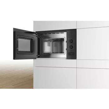 Iebūvējamais solo mikroviļņu krāsns Bosch Serie 4 BFL520MB0 — 800 W, 20 L, rotācijas vadība, melna