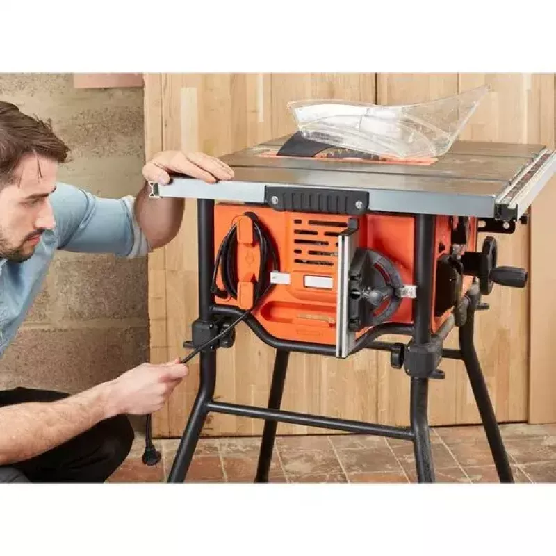 Galda ripzāģis Black & Decker BES720-QS — 1800 W, 25.4 cm asmens, 8.5 cm griešanas dziļums, brīvi stāvošs, galda pagarinājums