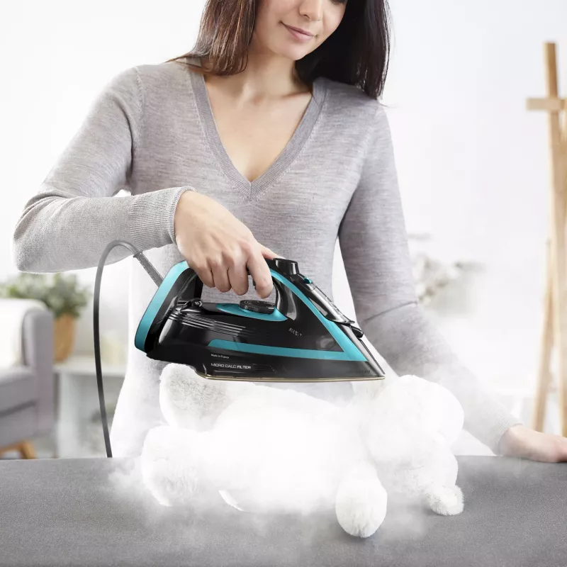 Tefal Puregliss FV8066 sausā un tvaika gludeklis ar Durilium AirGlide Autoclean zoli 3000 W Melns, Zils