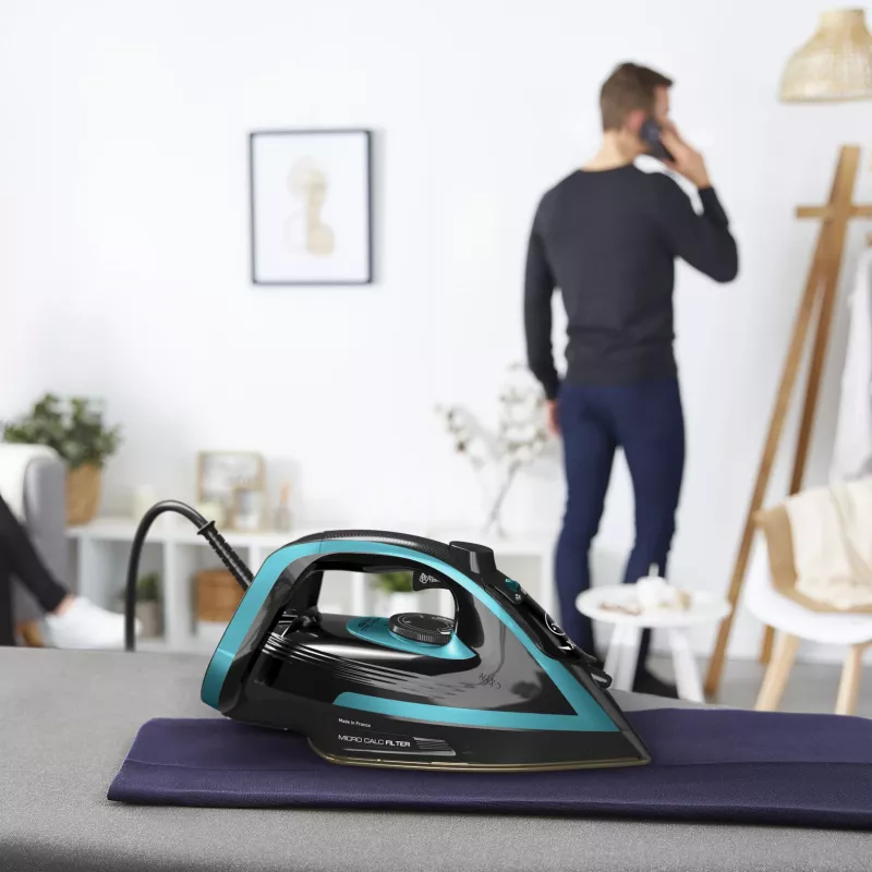 Tefal Puregliss FV8066 sausā un tvaika gludeklis ar Durilium AirGlide Autoclean zoli 3000 W Melns, Zils