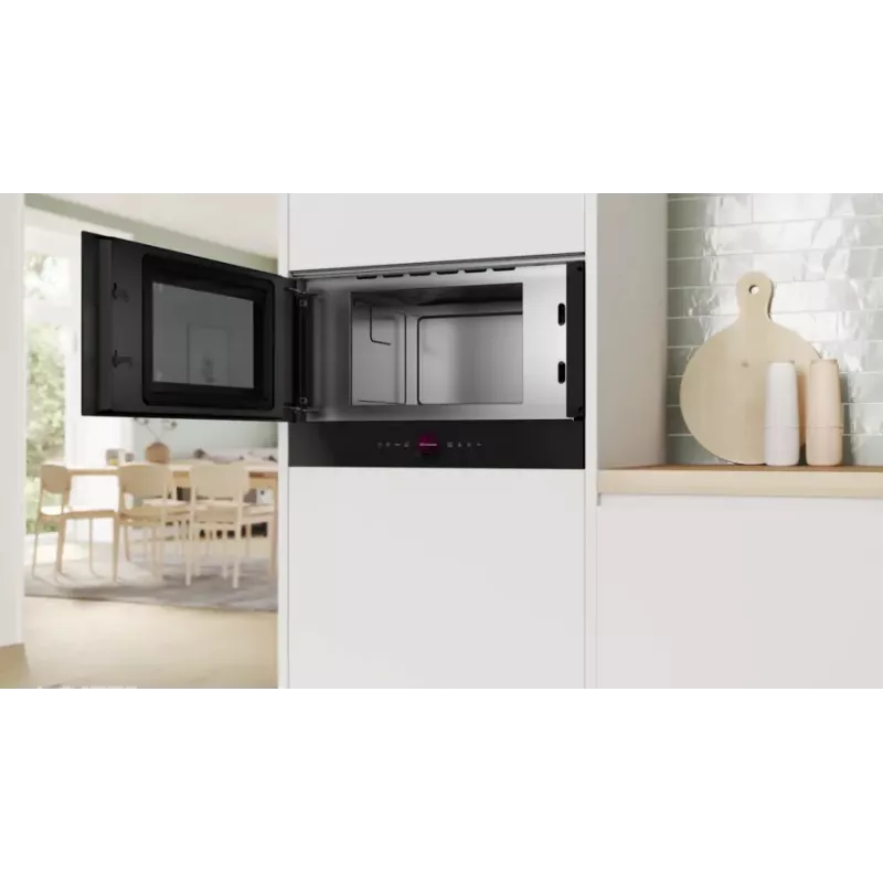 Iebūvējamā solo mikroviļņu krāsns Bosch Serie 8 BFL7221B1 — 900 W, 21 L, skārienjutīga vadība, melna