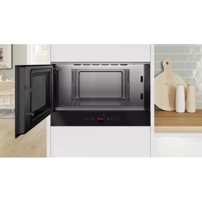 Iebūvējamā solo mikroviļņu krāsns Bosch Serie 8 BFL7221B1 — 900 W, 21 L, skārienjutīga vadība, melna