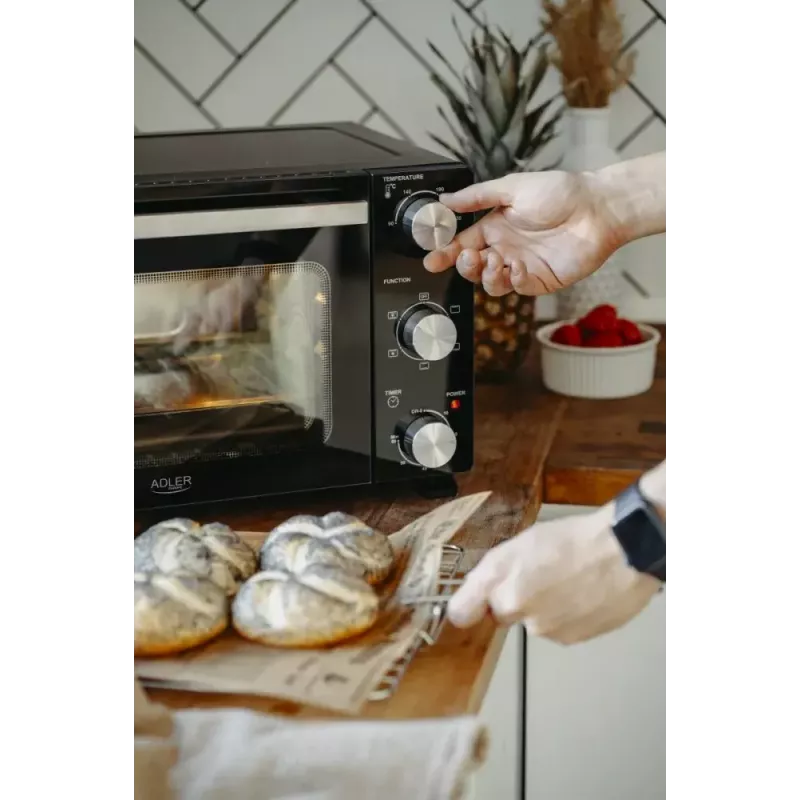 Elektriskais galda krāsns Adler AD 6024 — kompakts 22 L, 1300 W, melns