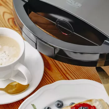 Sviestmaižu preses Adler AD 3069 — kompakts sviestmaižu gatavotājs, 750 W, 2 sviestmaizes, melns