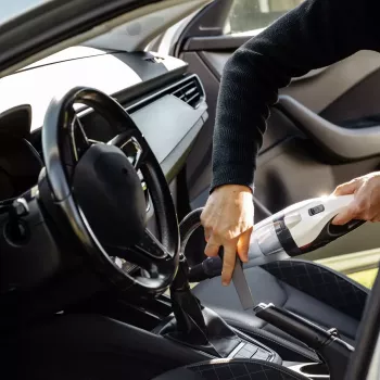 Automobīļa putekļsūcējs Adler AD 7059 — 12V, 5500 Pa sūkšana, 3600 mAh akumulators, 0.45 L bezmaisiņu, mazgājams filtrs, 5 m vads, 610 g