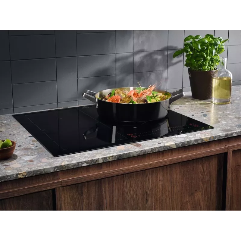 Electrolux Serie 700 EIS62453 Melna iebūvējama 60 cm zonu indukcijas plīts virsma, 4 zonām
