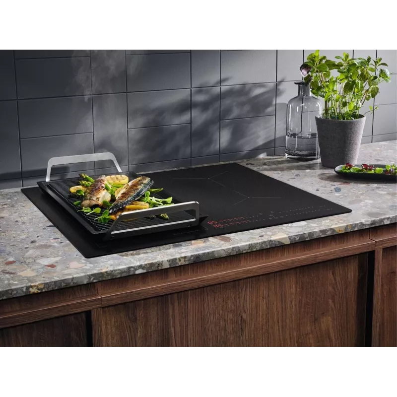 Electrolux Serie 700 EIS62453IZ melna iebūvējamā 60 cm zonas indukcijas plīts 4 zonas